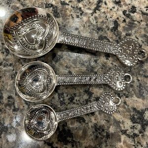 Heart measuring spoons
